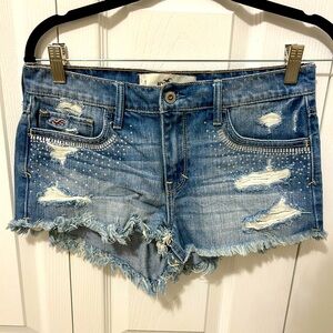 Hollister medium denim shorts. Sequin pocket detail. Sz 5/27. Weathered. So cute